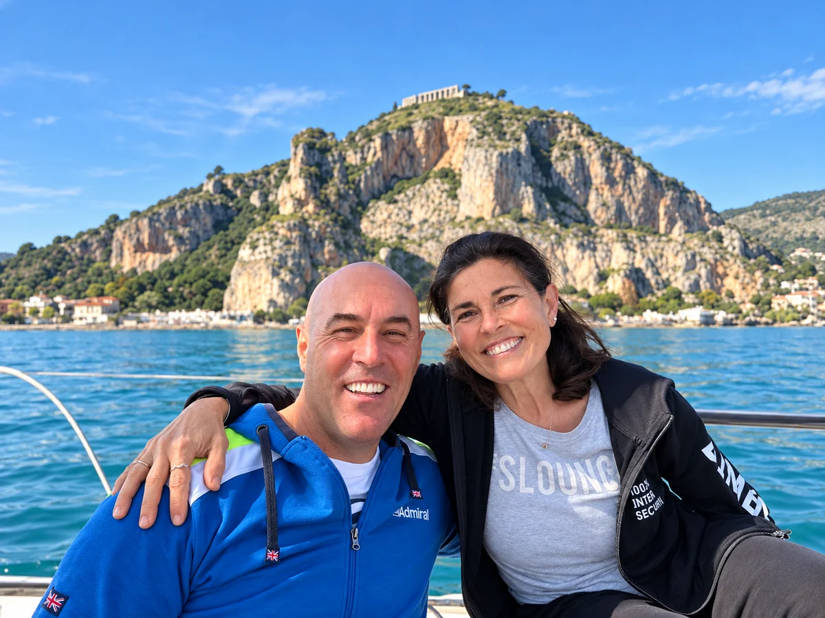 Antonio e Rita con il Tempio di Giove Anxur a Terracina sullo sfondo.