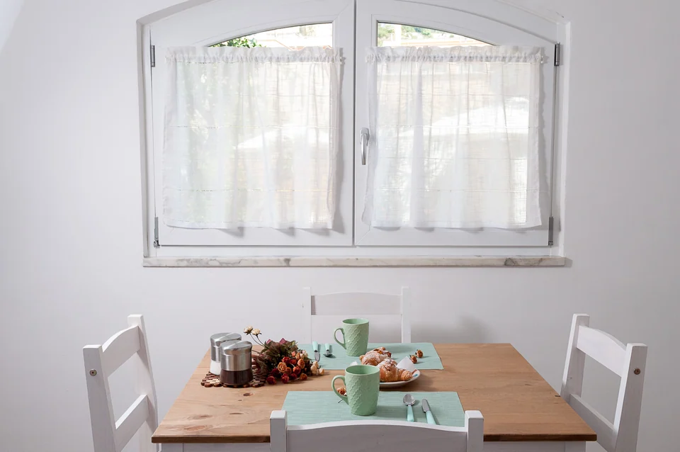 Kitchen and dining table in Twins 2