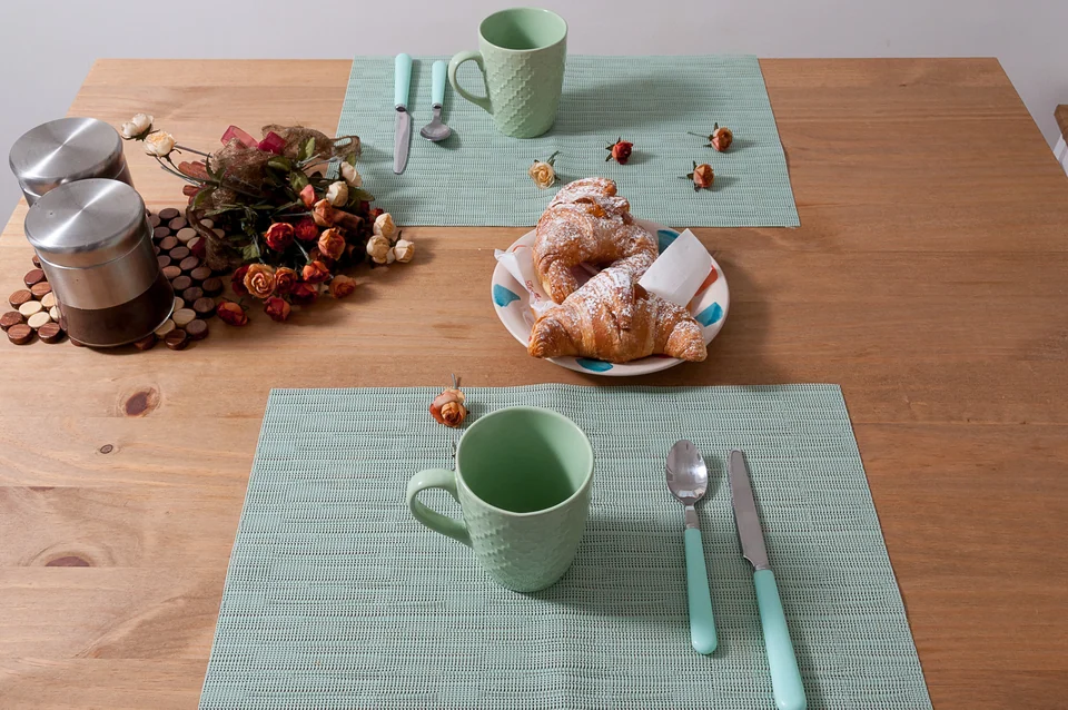 Detail of the Twins 2 dining table