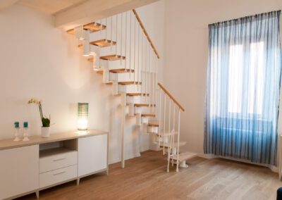 Scala in legno soggiorno - Living room ladder